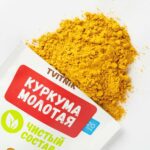 Turmeric măcinat Tvitnik Turmeric măcinat Tvitnik, într-un pliculeț de hârtie de 20 de grame.